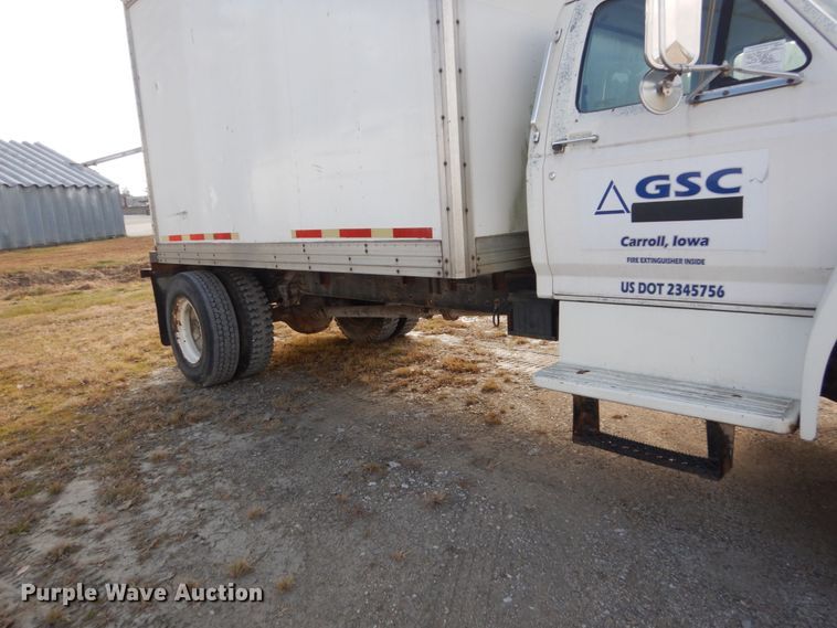image for item FU9003 1991 Ford F800 box truck