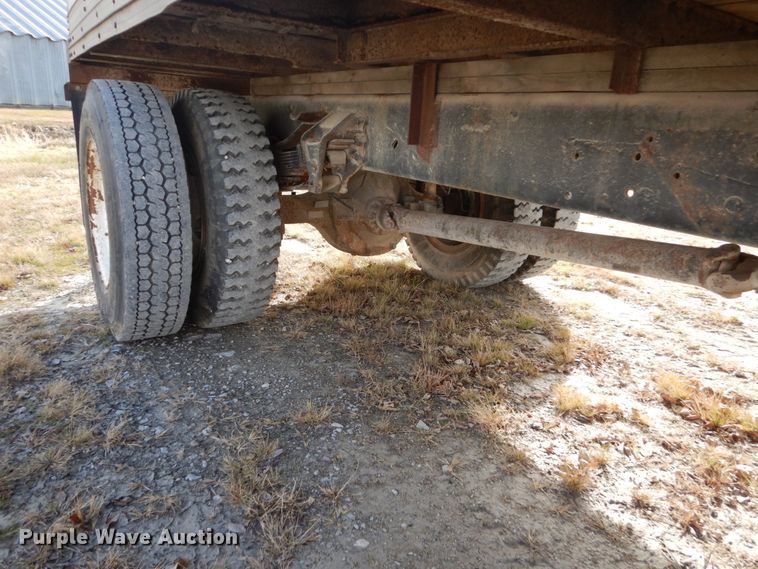 image for item FU9003 1991 Ford F800 box truck