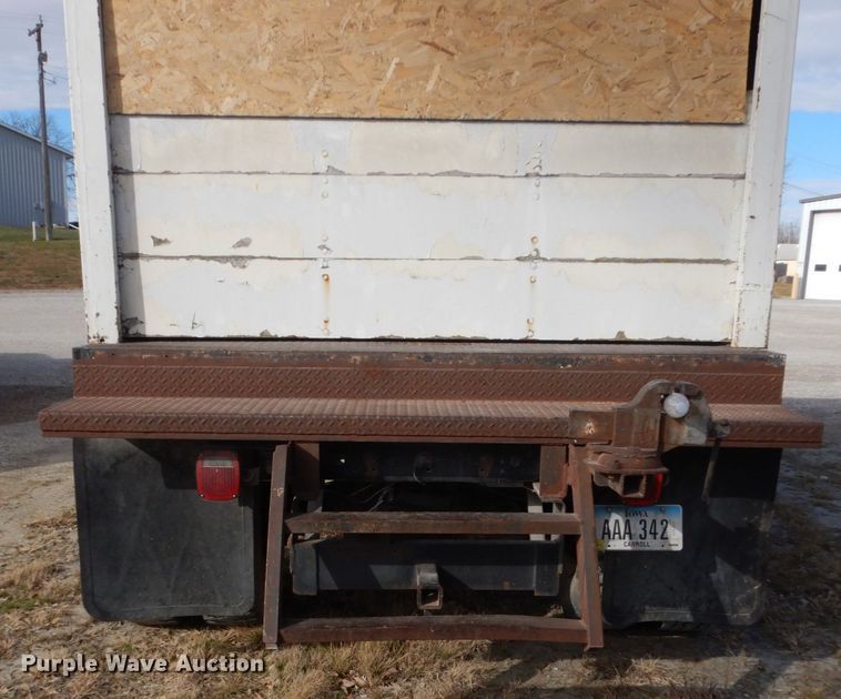 image for item FU9003 1991 Ford F800 box truck