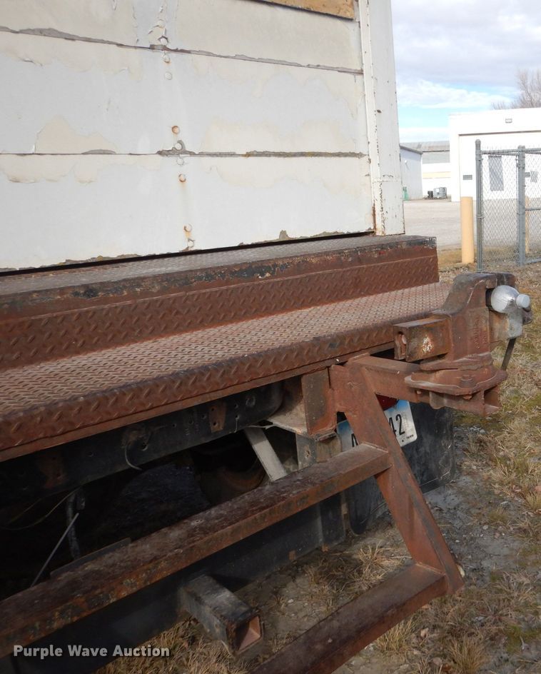 image for item FU9003 1991 Ford F800 box truck