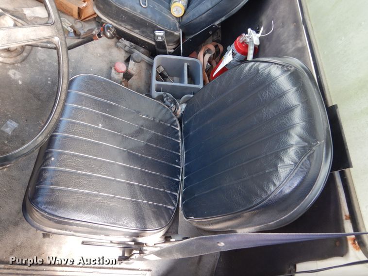 image for item FU9003 1991 Ford F800 box truck