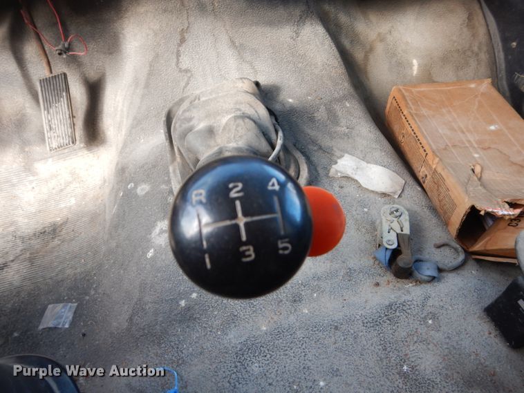 image for item FU9003 1991 Ford F800 box truck