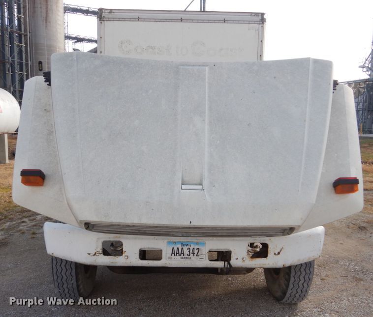 image for item FU9003 1991 Ford F800 box truck