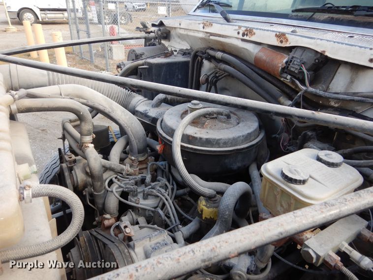 image for item FU9003 1991 Ford F800 box truck