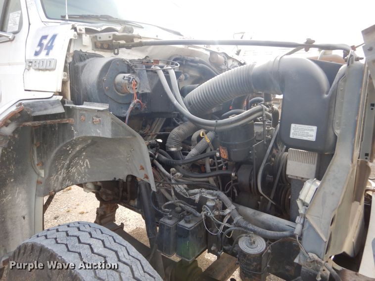 image for item FU9003 1991 Ford F800 box truck