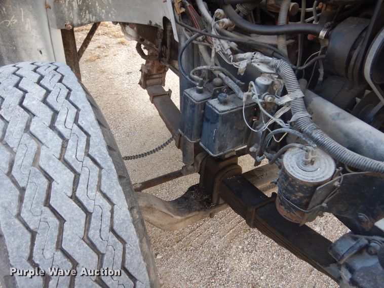 image for item FU9003 1991 Ford F800 box truck