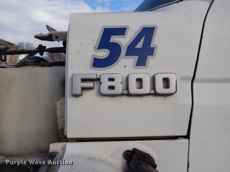 image for item FU9003 1991 Ford F800 box truck