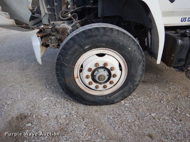 image for item FU9003 1991 Ford F800 box truck