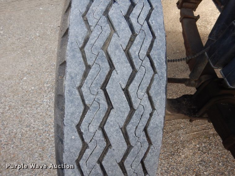 image for item FU9003 1991 Ford F800 box truck