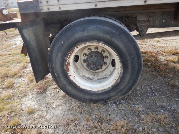 image for item FU9003 1991 Ford F800 box truck