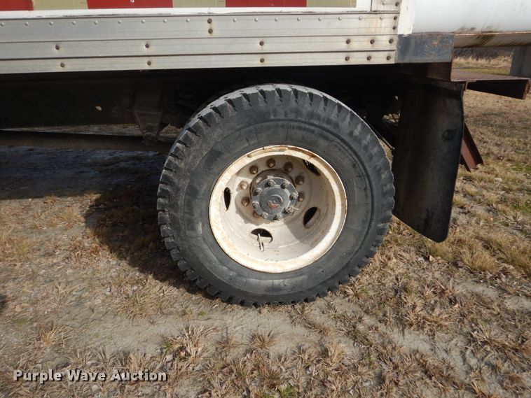 image for item FU9003 1991 Ford F800 box truck