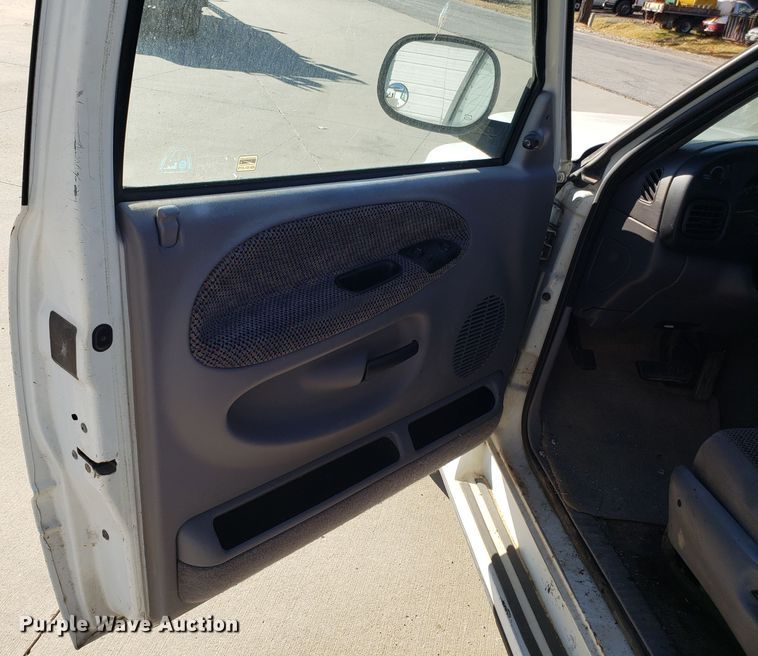 image for item FW9583 1998 Dodge Ram 2500 Quad Cab pickup truck