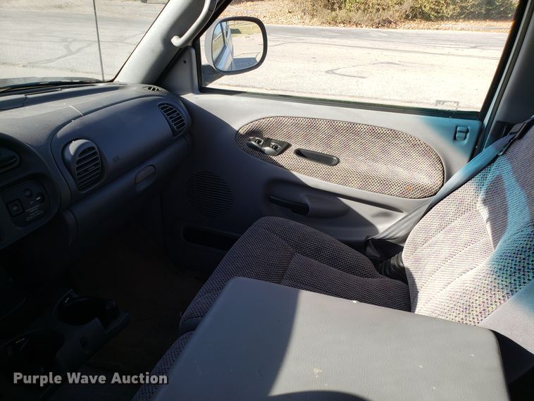 image for item FW9583 1998 Dodge Ram 2500 Quad Cab pickup truck