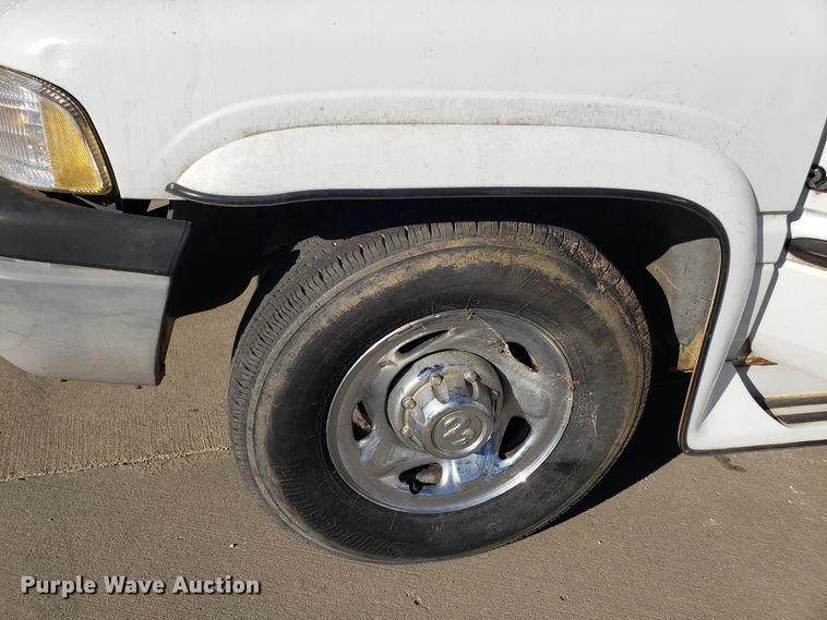image for item FW9583 1998 Dodge Ram 2500 Quad Cab pickup truck