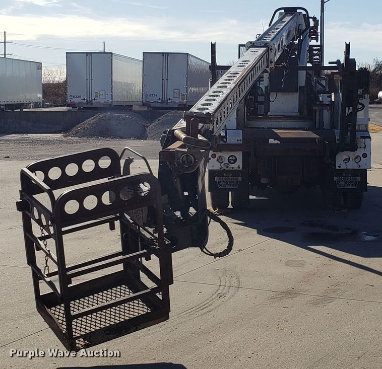 image for item FW9584 2000 International 4700 bucket truck