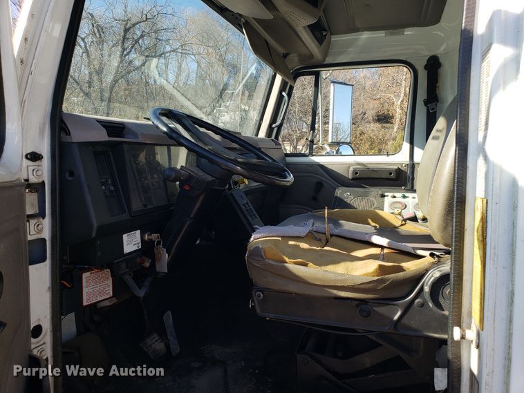 image for item FW9584 2000 International 4700 bucket truck