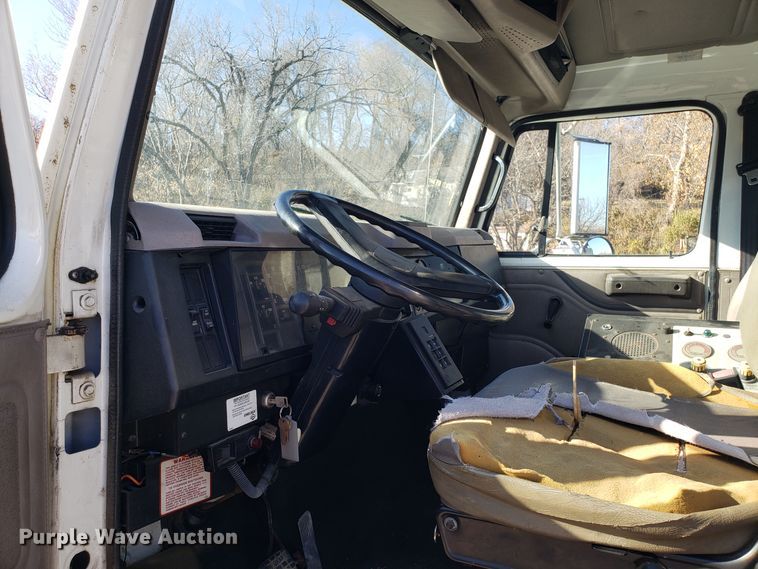 image for item FW9584 2000 International 4700 bucket truck