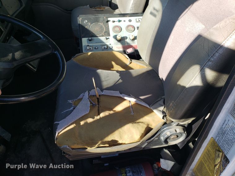 image for item FW9584 2000 International 4700 bucket truck