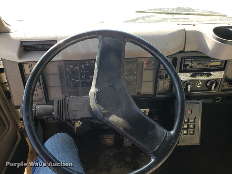 image for item FW9584 2000 International 4700 bucket truck