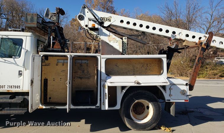 image for item FW9584 2000 International 4700 bucket truck