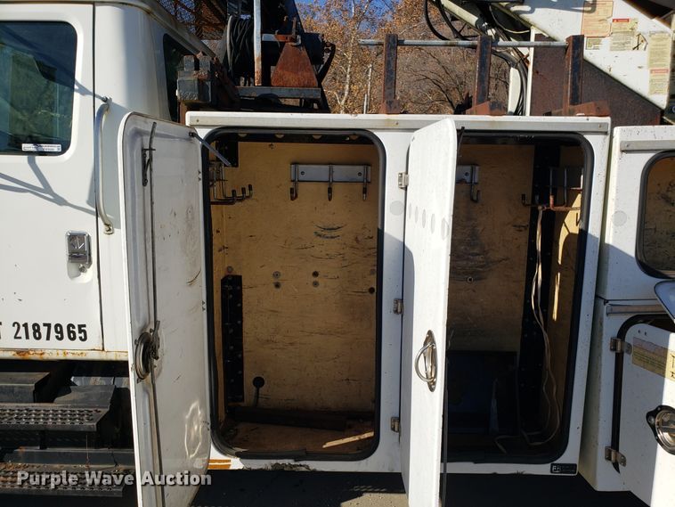 image for item FW9584 2000 International 4700 bucket truck