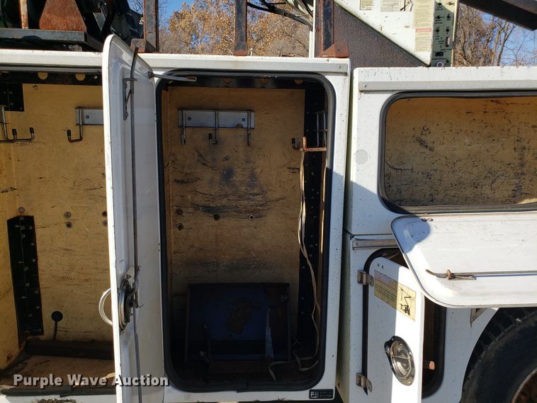 image for item FW9584 2000 International 4700 bucket truck