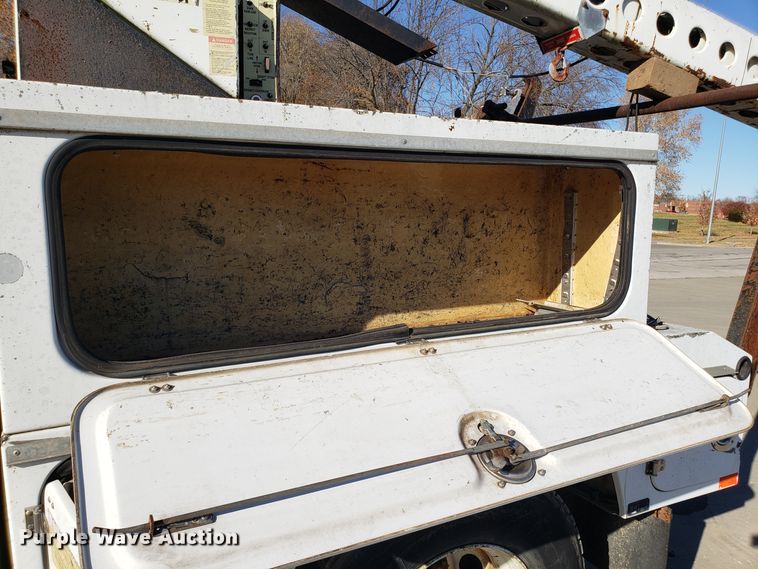 image for item FW9584 2000 International 4700 bucket truck