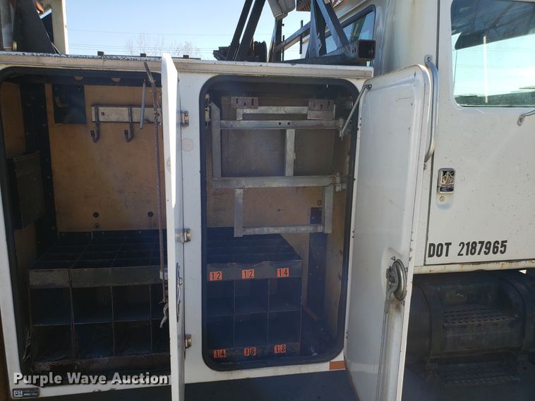 image for item FW9584 2000 International 4700 bucket truck