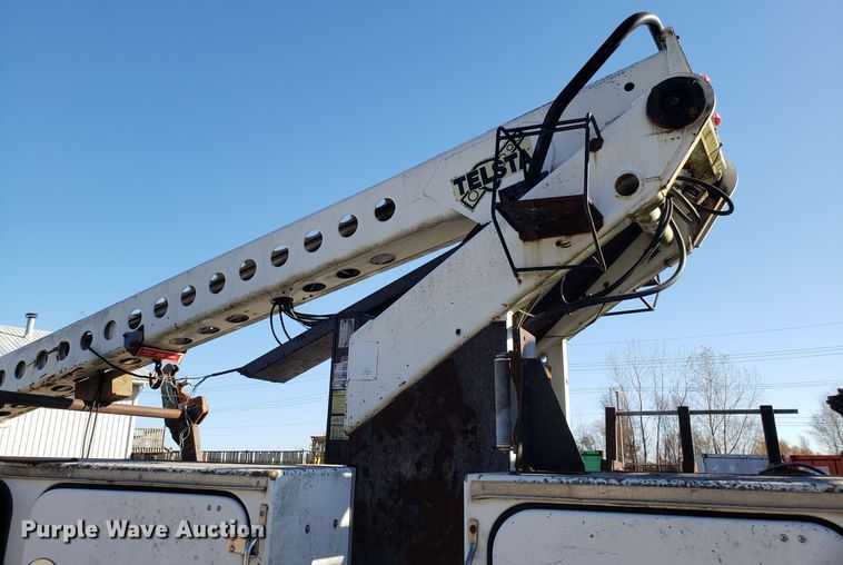 image for item FW9584 2000 International 4700 bucket truck