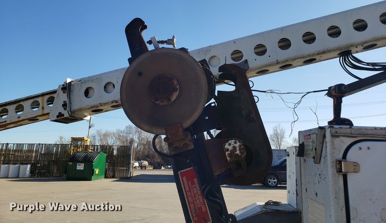 image for item FW9584 2000 International 4700 bucket truck