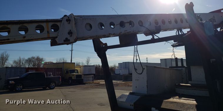 image for item FW9584 2000 International 4700 bucket truck