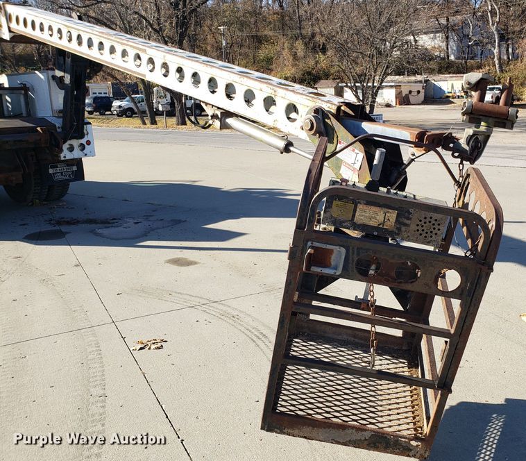 image for item FW9584 2000 International 4700 bucket truck