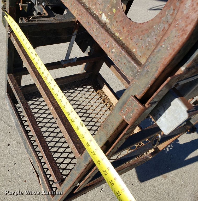 image for item FW9584 2000 International 4700 bucket truck