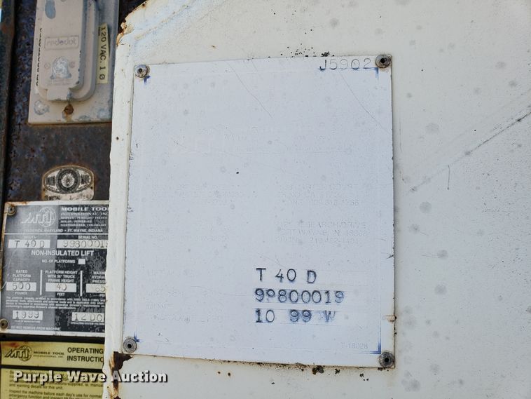 image for item FW9584 2000 International 4700 bucket truck