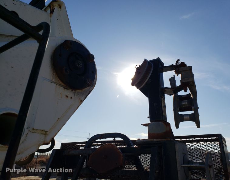 image for item FW9584 2000 International 4700 bucket truck