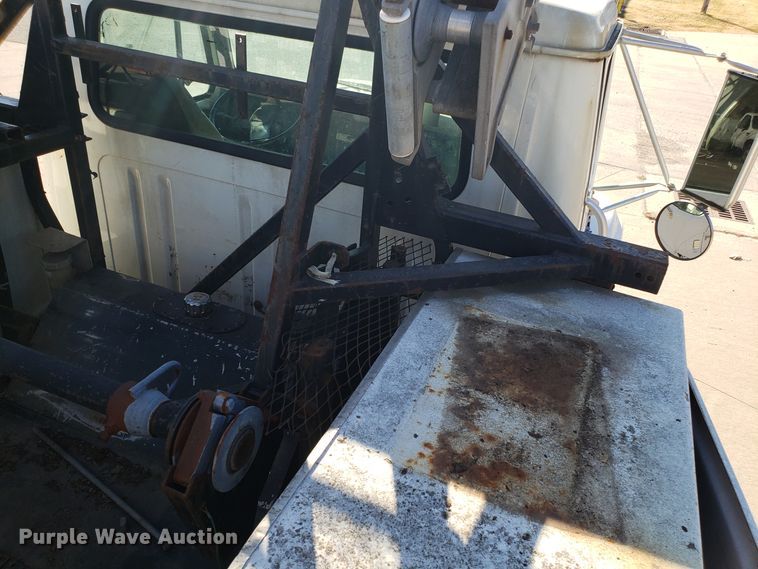 image for item FW9584 2000 International 4700 bucket truck