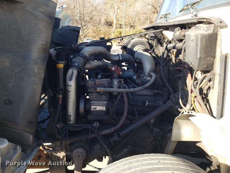 image for item FW9584 2000 International 4700 bucket truck