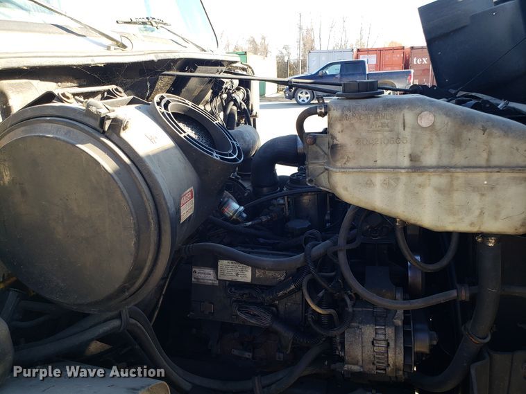 image for item FW9584 2000 International 4700 bucket truck