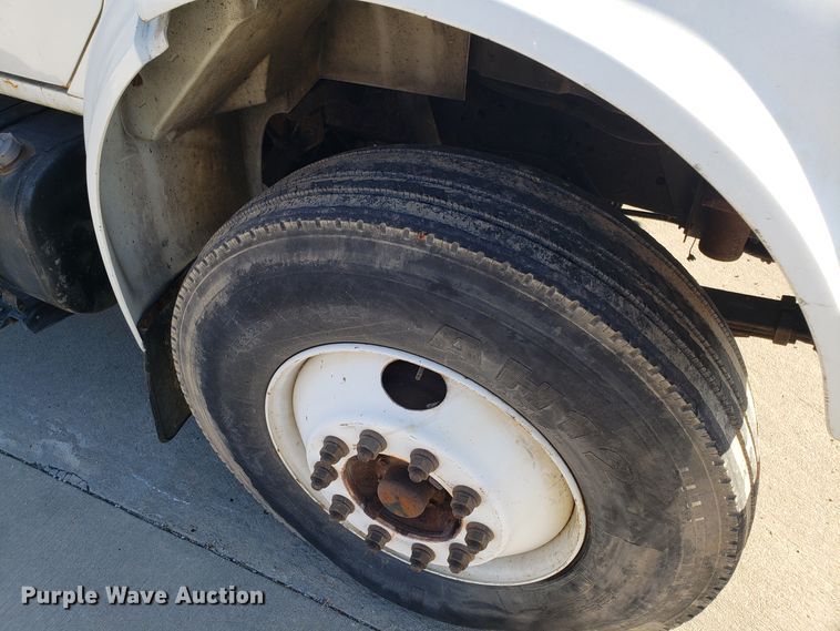 image for item FW9584 2000 International 4700 bucket truck