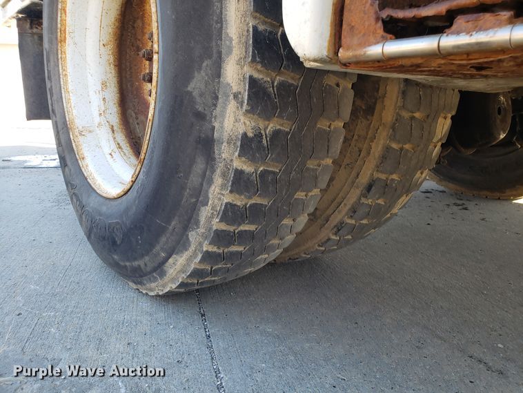 image for item FW9584 2000 International 4700 bucket truck