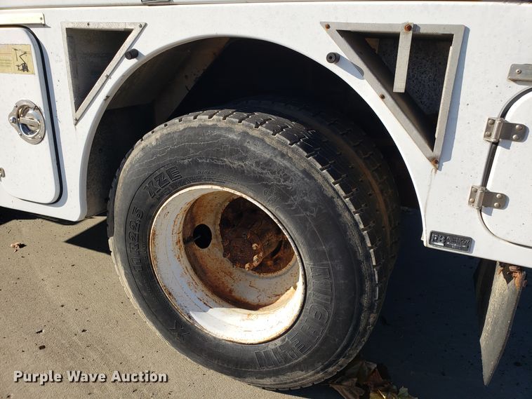 image for item FW9584 2000 International 4700 bucket truck