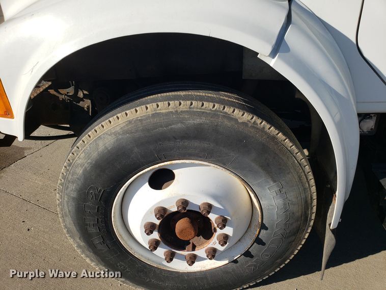 image for item FW9584 2000 International 4700 bucket truck