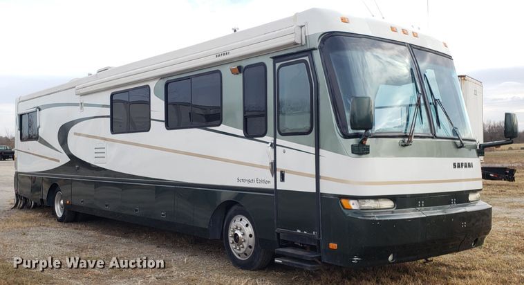 image for item FW9589 1999 Safari Serengenti RV