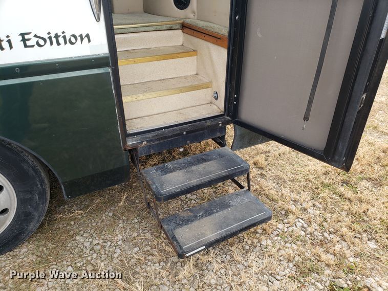 image for item FW9589 1999 Safari Serengenti RV