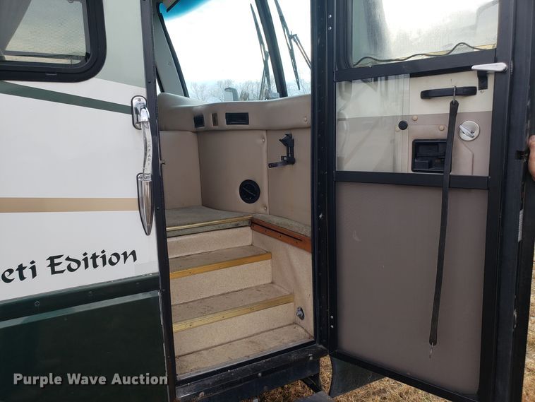 image for item FW9589 1999 Safari Serengenti RV