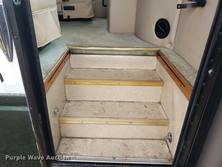 image for item FW9589 1999 Safari Serengenti RV