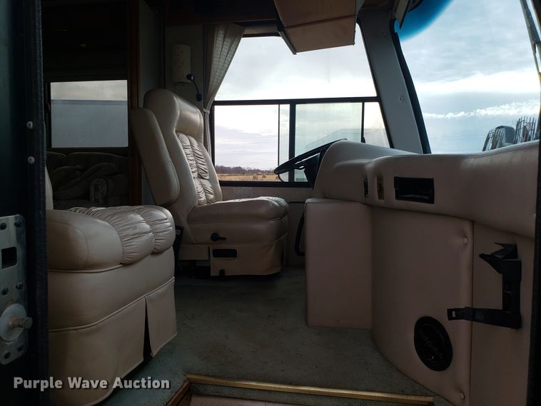 image for item FW9589 1999 Safari Serengenti RV