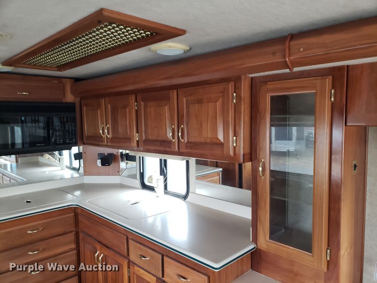 image for item FW9589 1999 Safari Serengenti RV