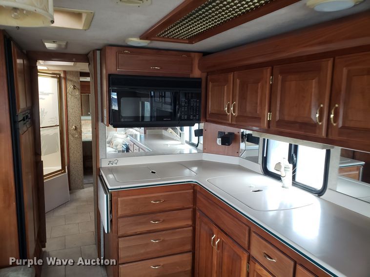 image for item FW9589 1999 Safari Serengenti RV