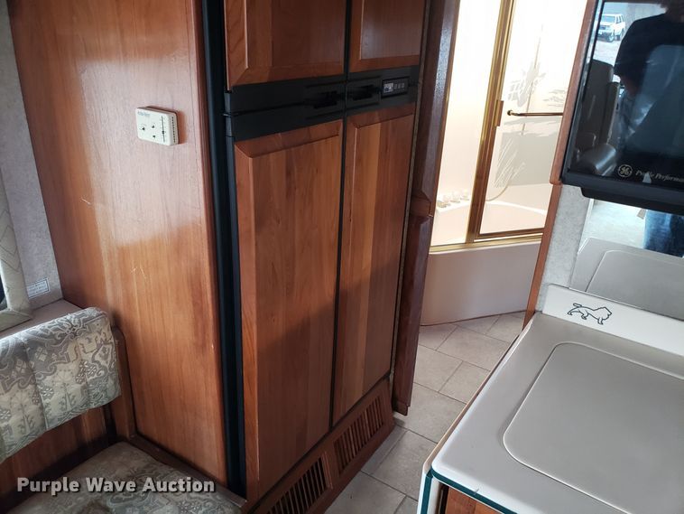 image for item FW9589 1999 Safari Serengenti RV